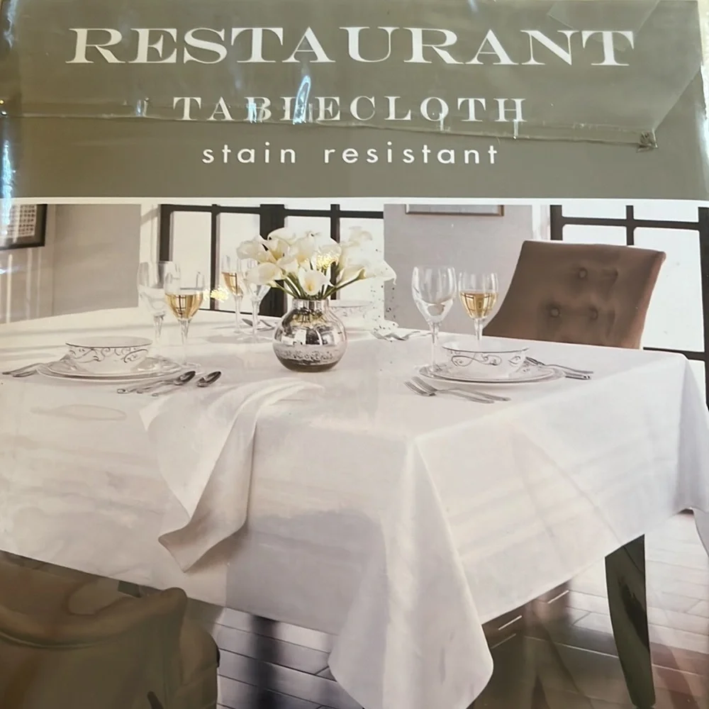 ▶️ Bed Bath and Beyon ◀️RESTAURANT TABLECLOTH Ivory. 52”x 70” stain resistant